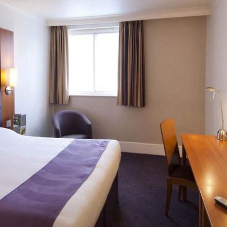 Premier Inn Cardiff City South Экстерьер фото