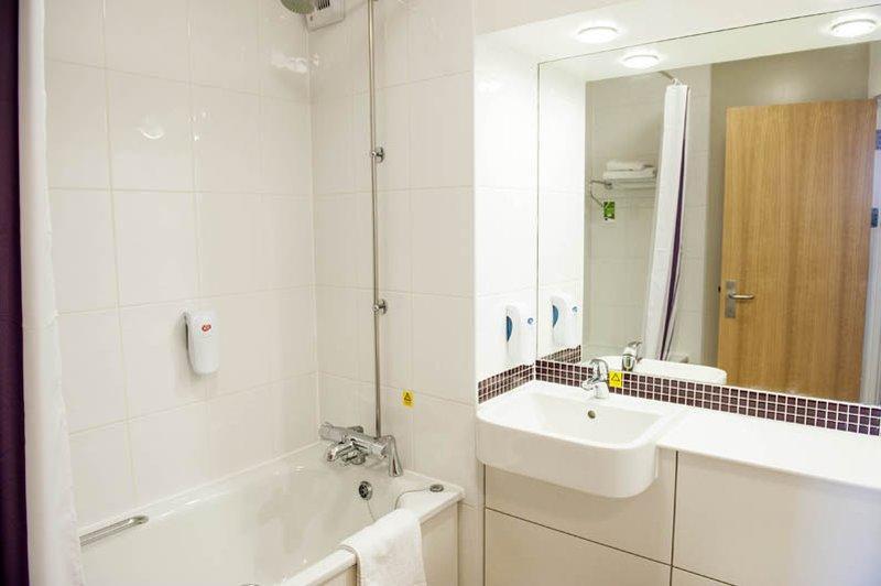 Premier Inn Cardiff City South Экстерьер фото