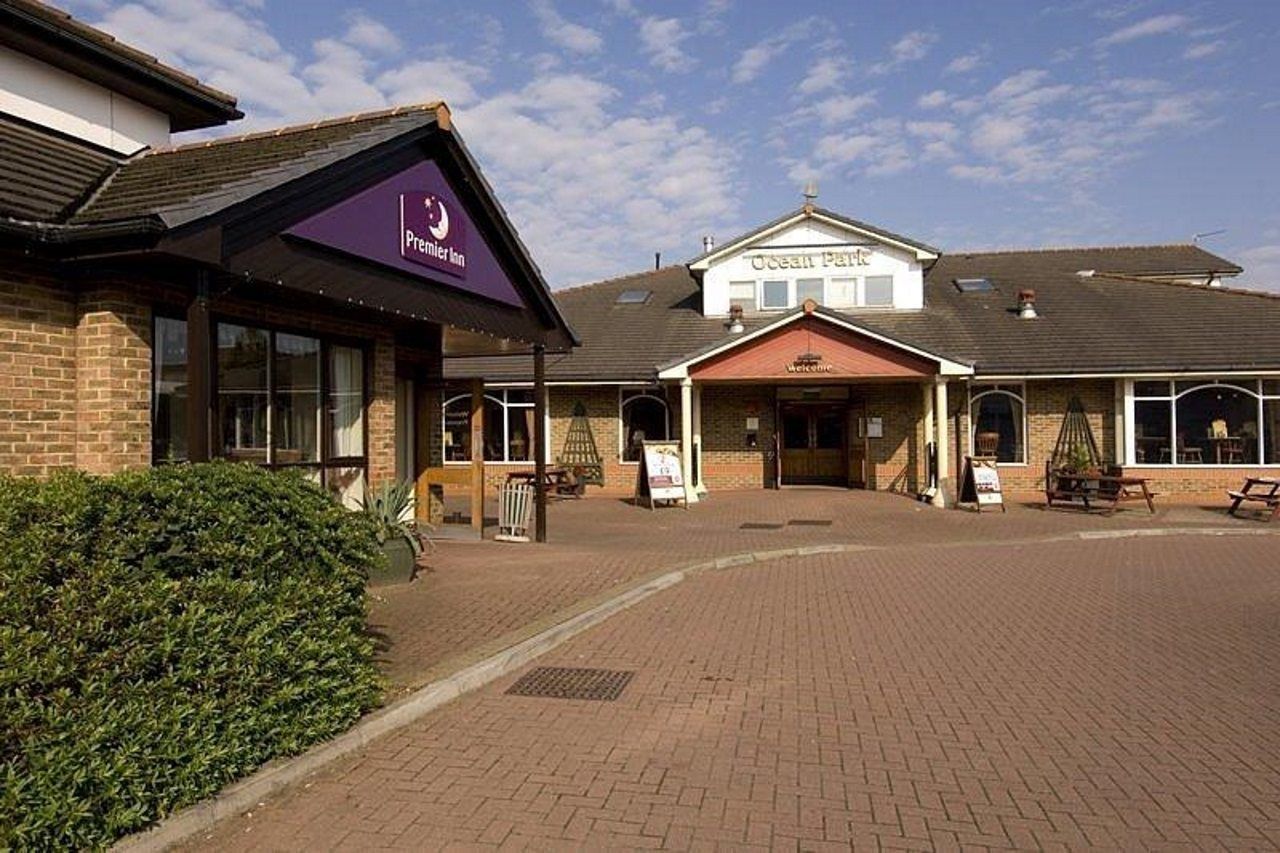 Premier Inn Cardiff City South Экстерьер фото