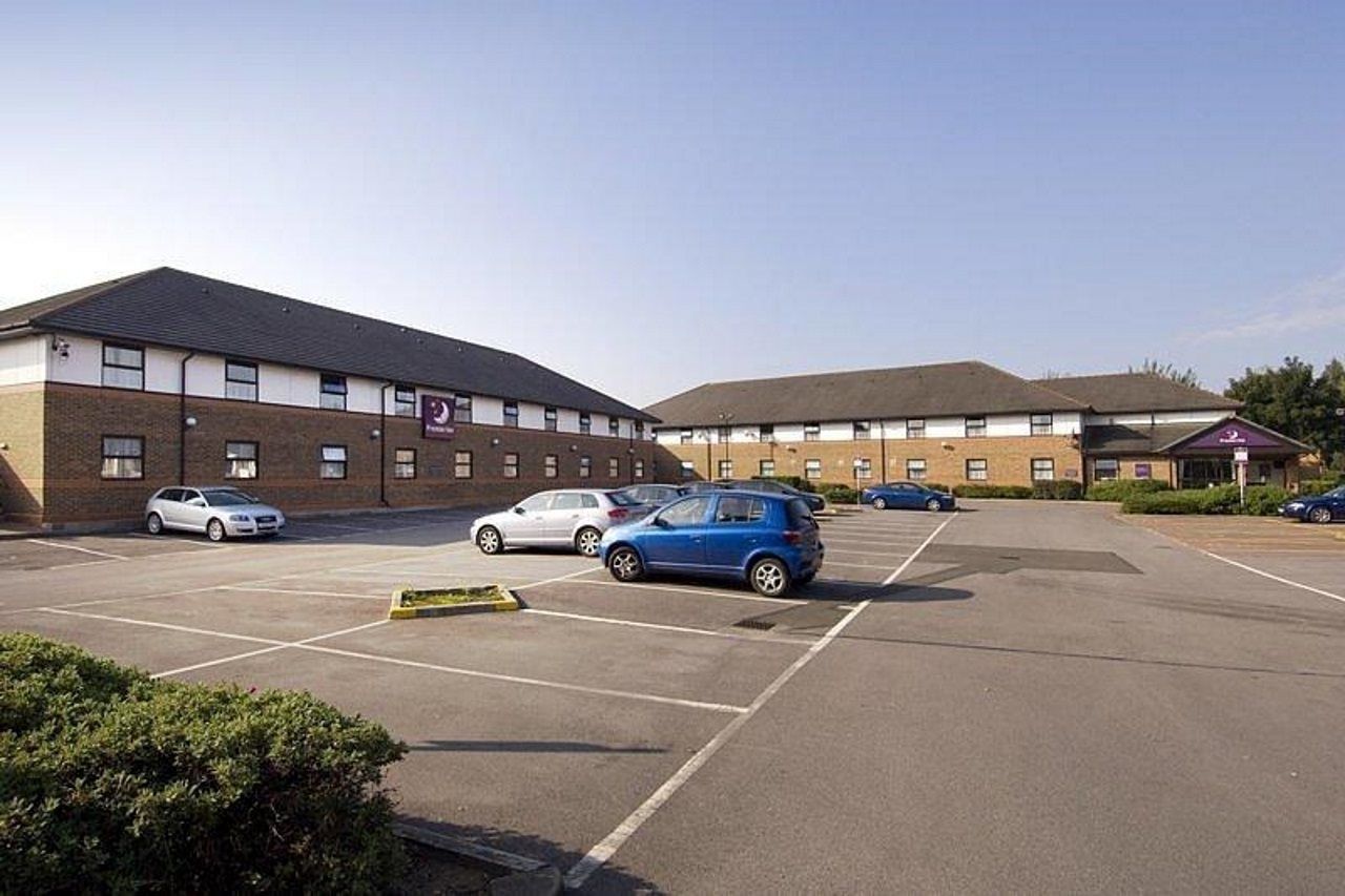 Premier Inn Cardiff City South Экстерьер фото